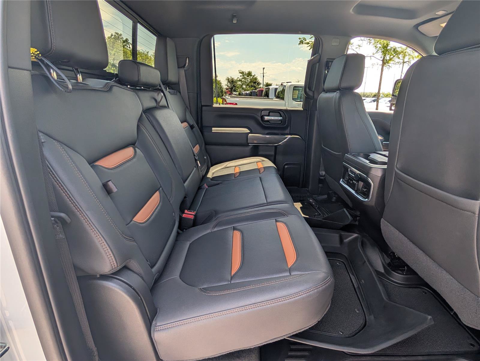 Used 2023 GMC Sierra 2500 AT4 w/ AT4 Preferred Package AWD/4WD image 13