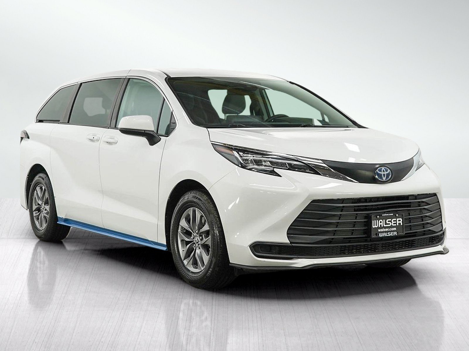 Used 2021 Toyota Sienna LE AWD/4WD image 7
