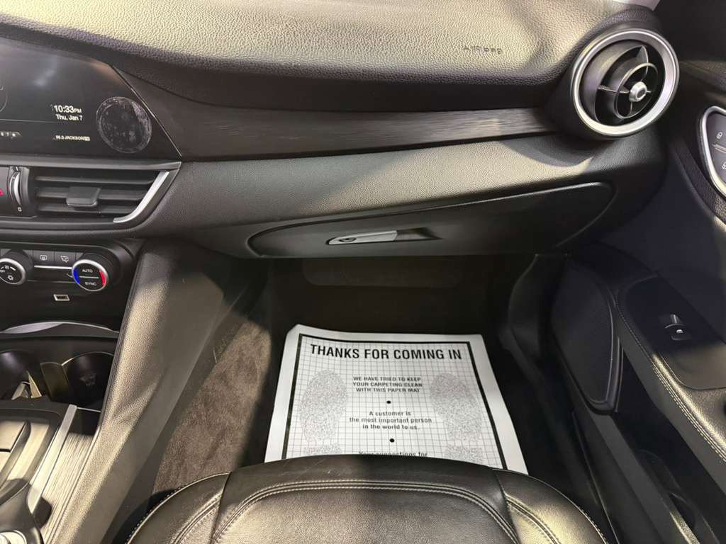 Used 2017 Alfa Romeo Giulia RWD image 19