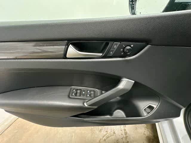 Certified 2020 Volkswagen Passat 2.0T R-Line FWD image 18