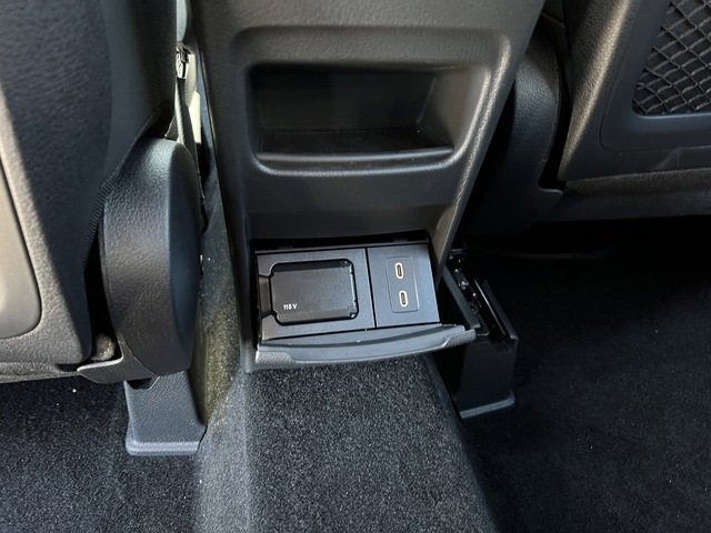 Used 2024 Mercedes-Benz GLB 250 image 13