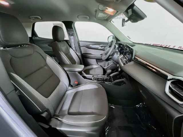 Used 2024 Chevrolet TrailBlazer LT AWD/4WD image 36