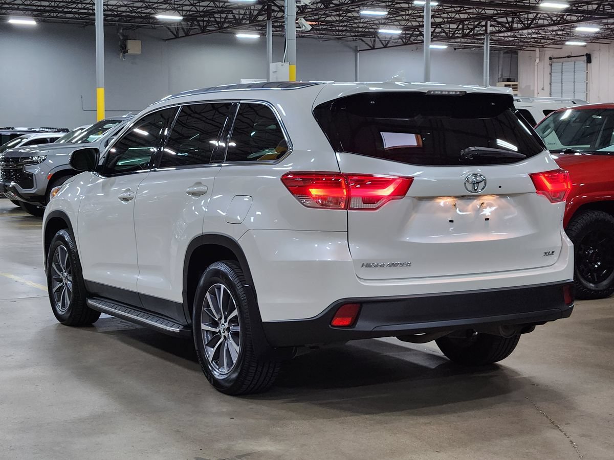 Used 2019 Toyota Highlander XLE FWD image 11