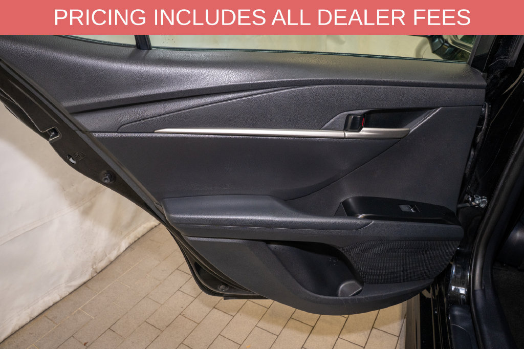 Used 2025 Toyota Camry SE FWD image 9