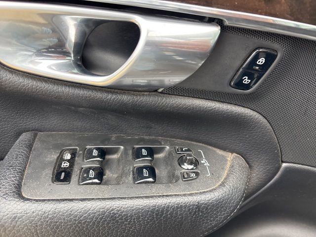 Used 2018 Volvo XC90 T5 Momentum w/ Convenience Package image 17