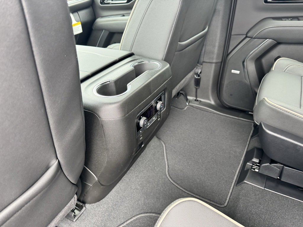 New 2025 Chevrolet Suburban Premier image 32