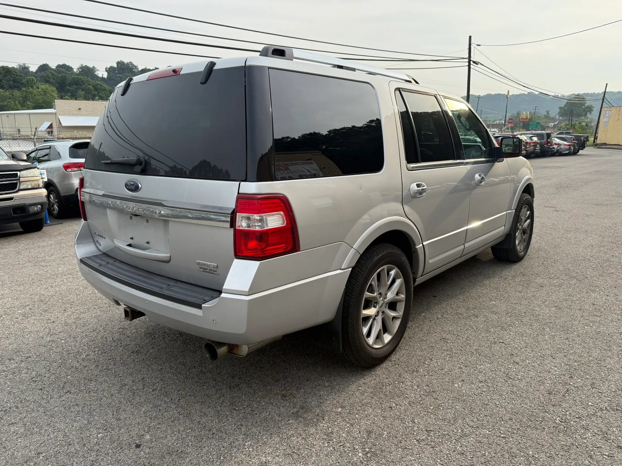 Used 2017 Ford Expedition Limited w/ Equipment Group 301A AWD/4WD image 5