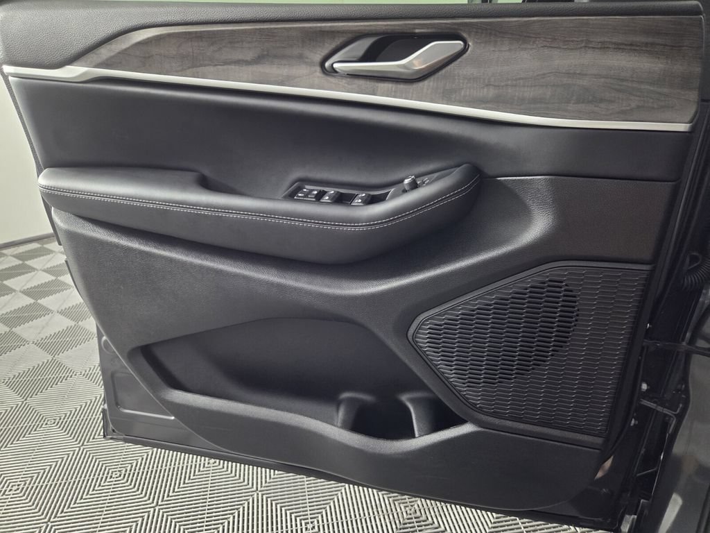 Used 2026 Jeep Grand Cherokee Altitude RWD image 19