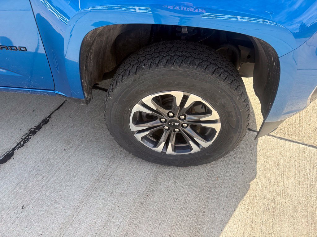 Used 2022 Chevrolet Colorado Z71 w/ Safety Package AWD/4WD image 25