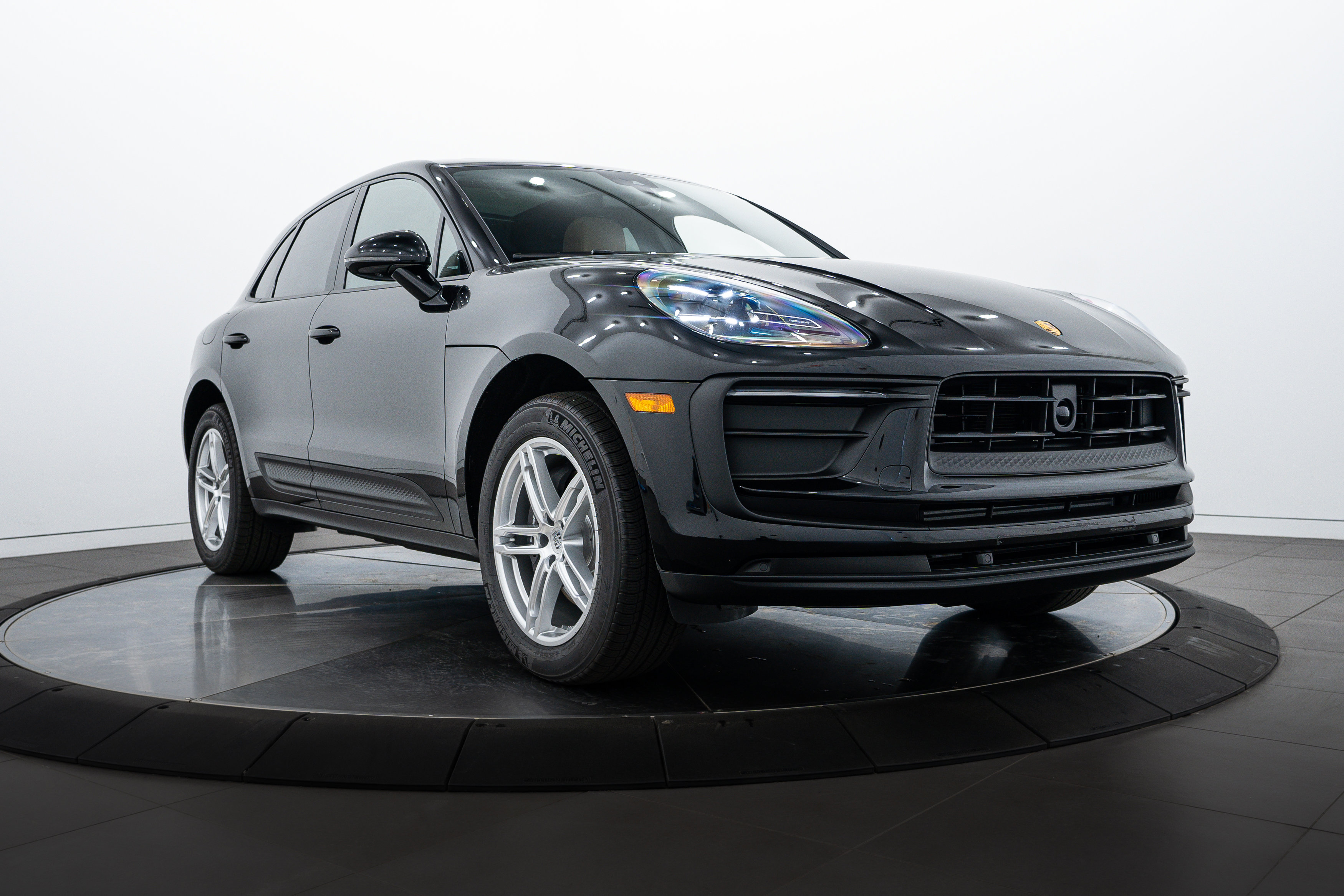 New 2025 Porsche Macan image 9