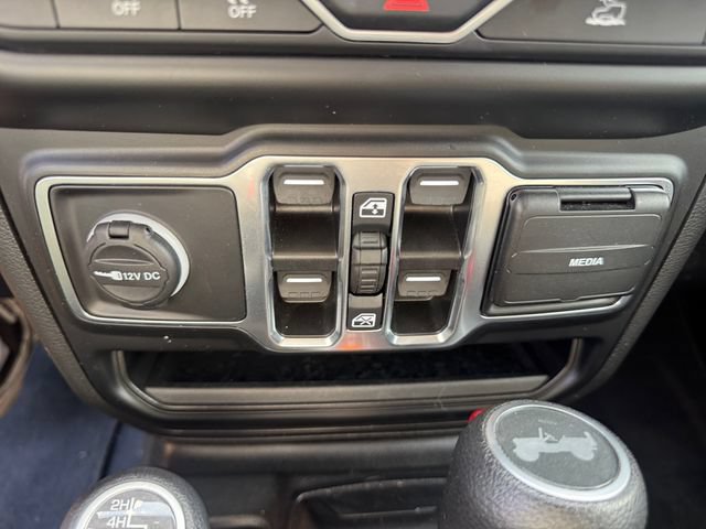Used 2022 Jeep Wrangler Unlimited Sahara AWD/4WD image 19