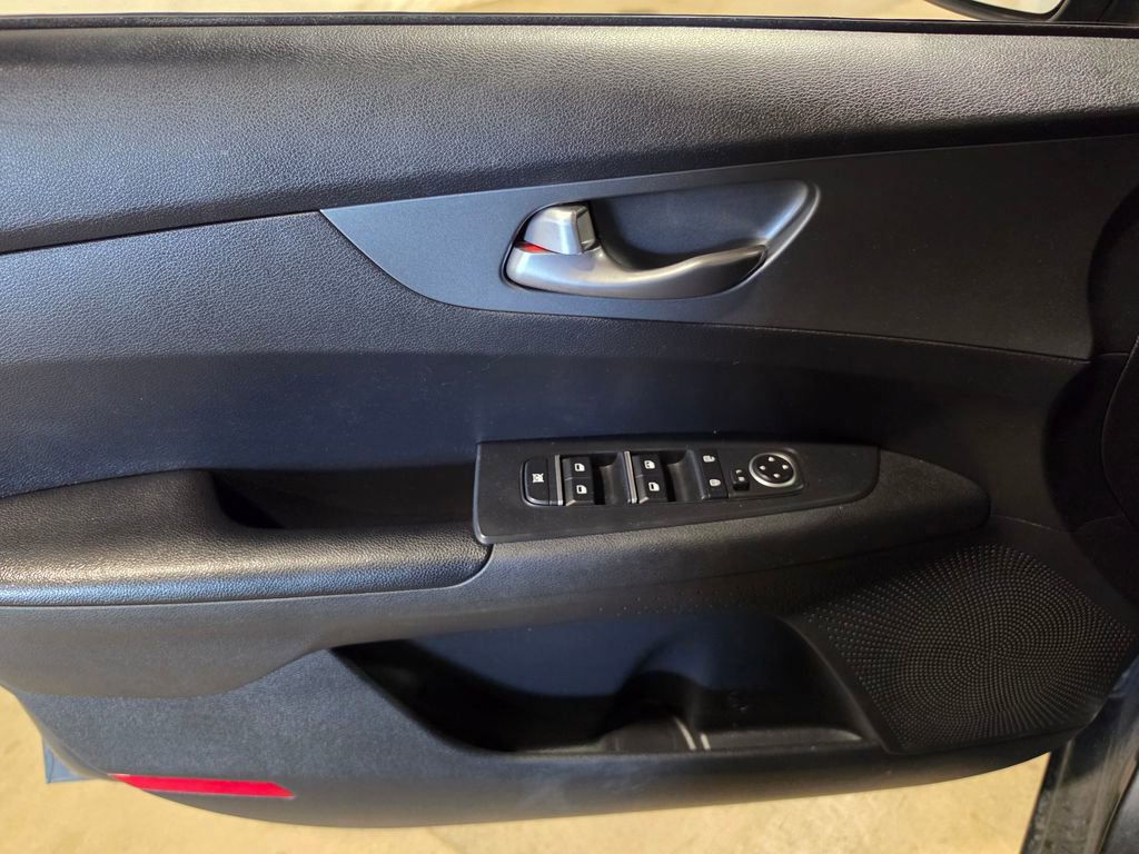 Used 2020 Kia Forte LXS FWD image 5