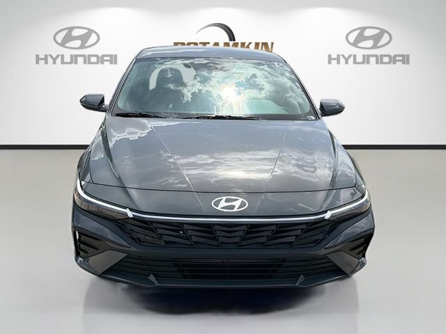 New 2026 Hyundai Elantra SE FWD image 2