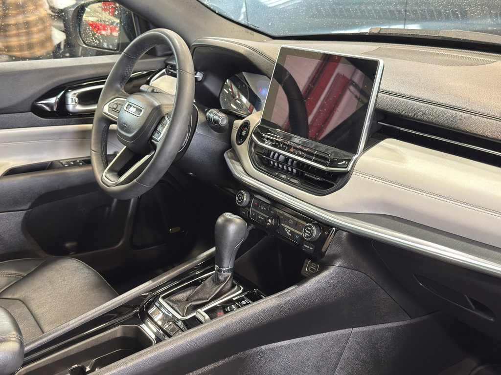 Used 2023 Jeep Compass Limited w/ Sun and Sound Group image 26