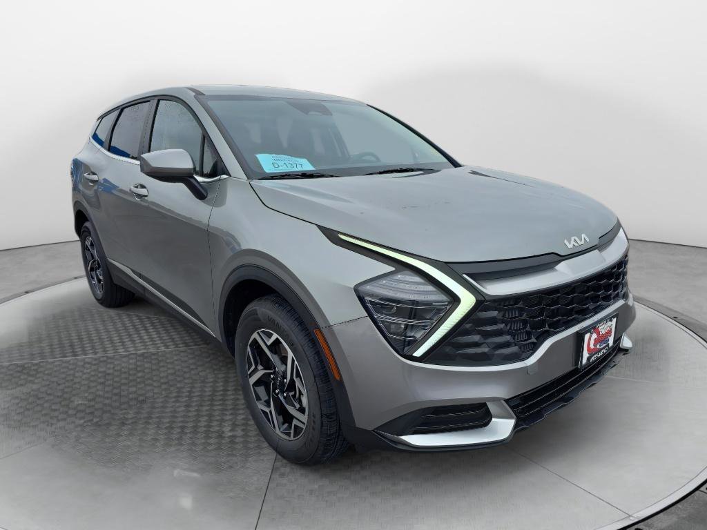 Used 2025 Kia Sportage LX image 7