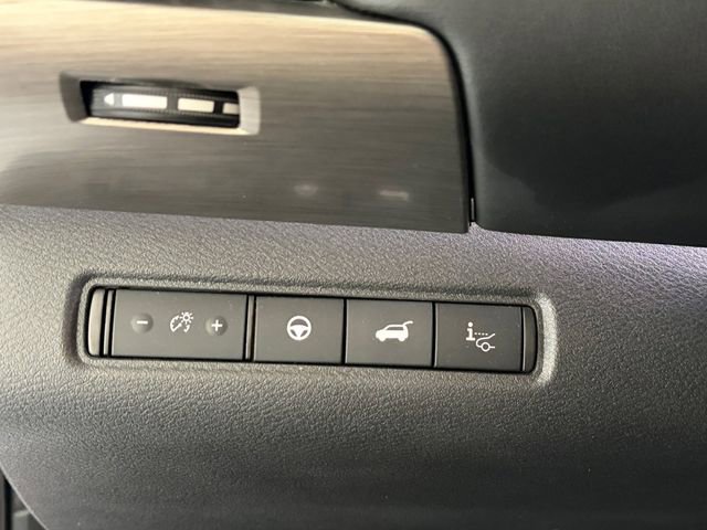 Used 2024 Nissan Pathfinder Platinum image 5