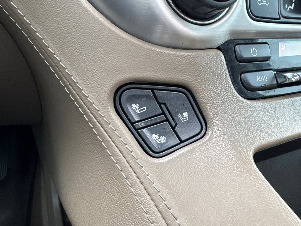 Used 2018 GMC Yukon SLT w/ Premium Edition AWD/4WD image 30