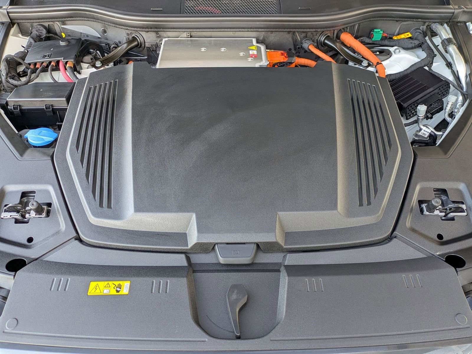 Used 2024 Audi Q8 e-tron Premium Plus image 22