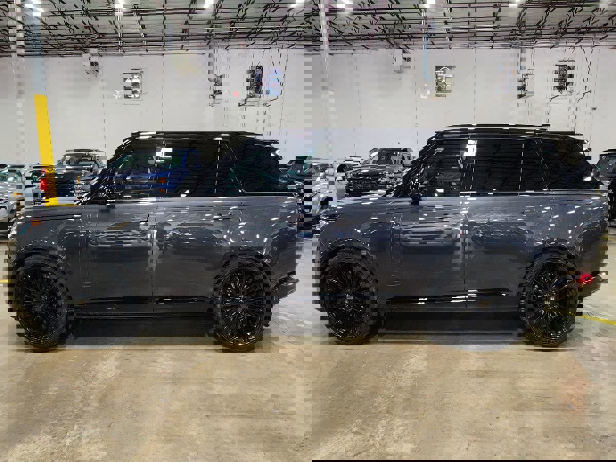 Used 2024 Land Rover Range Rover Long Wheelbase Autobiography image 7