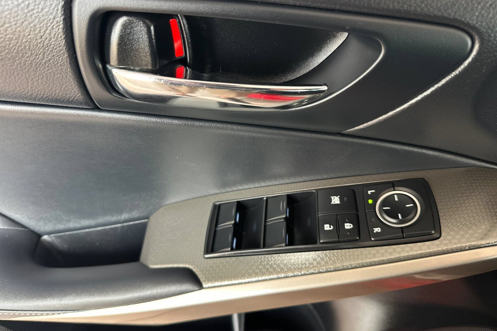 Used 2016 Lexus IS 350 w/ F Sport Package RWD image 8
