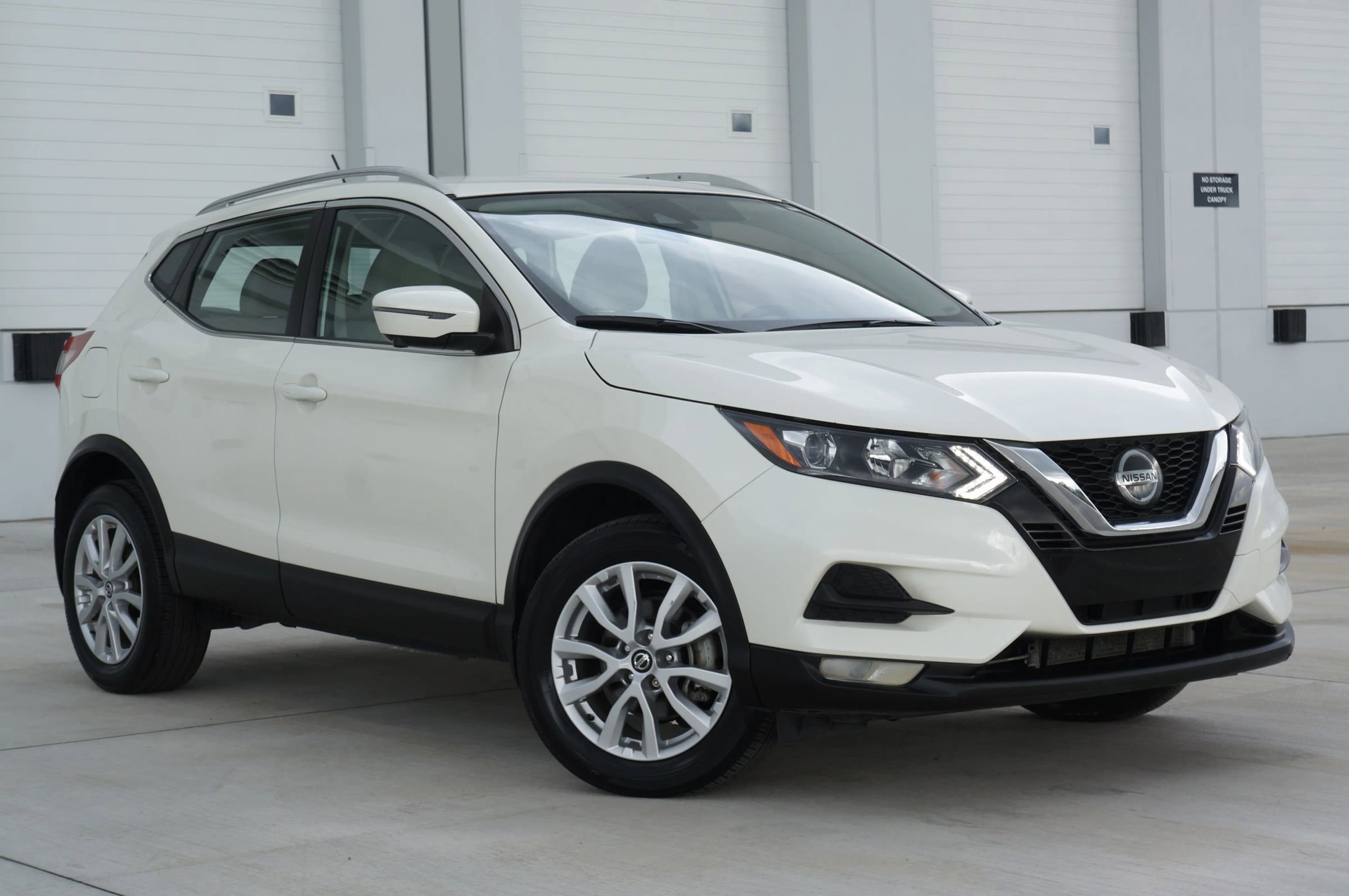 Used 2022 Nissan Rogue Sport SV w/ Technology Package image 2