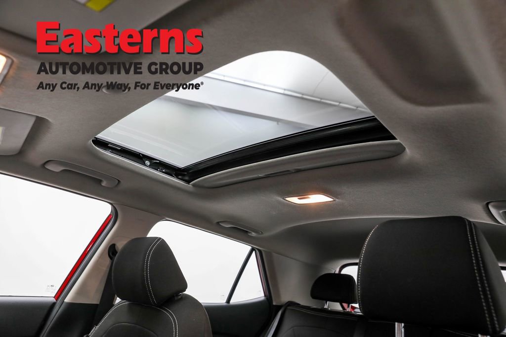 Used 2022 Hyundai Venue SEL image 32