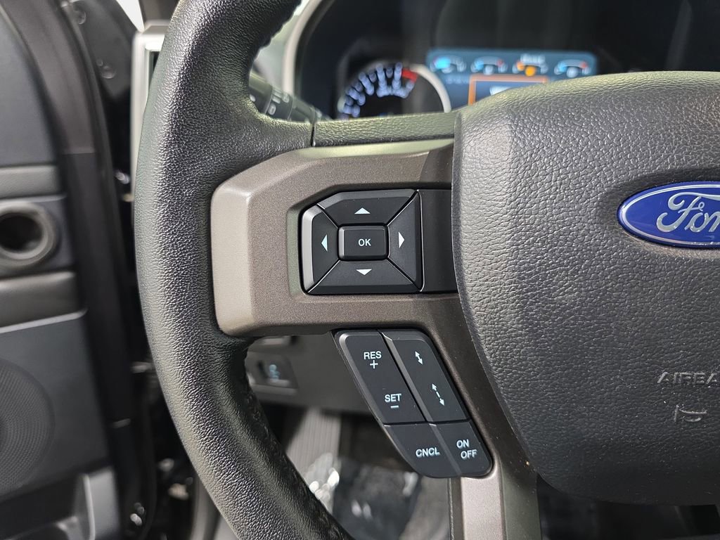 Used 2019 Ford Expedition XLT w/ Equipment Group 202A AWD/4WD image 17