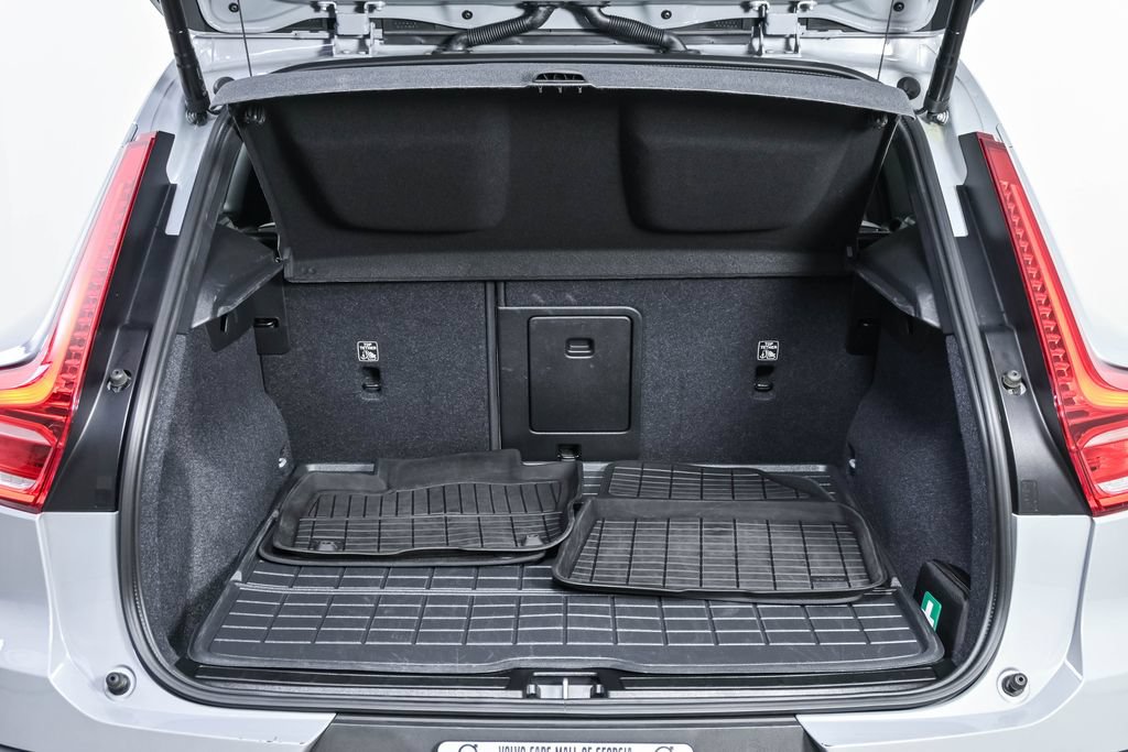 Certified 2026 Volvo XC40 B5 Plus AWD/4WD image 31