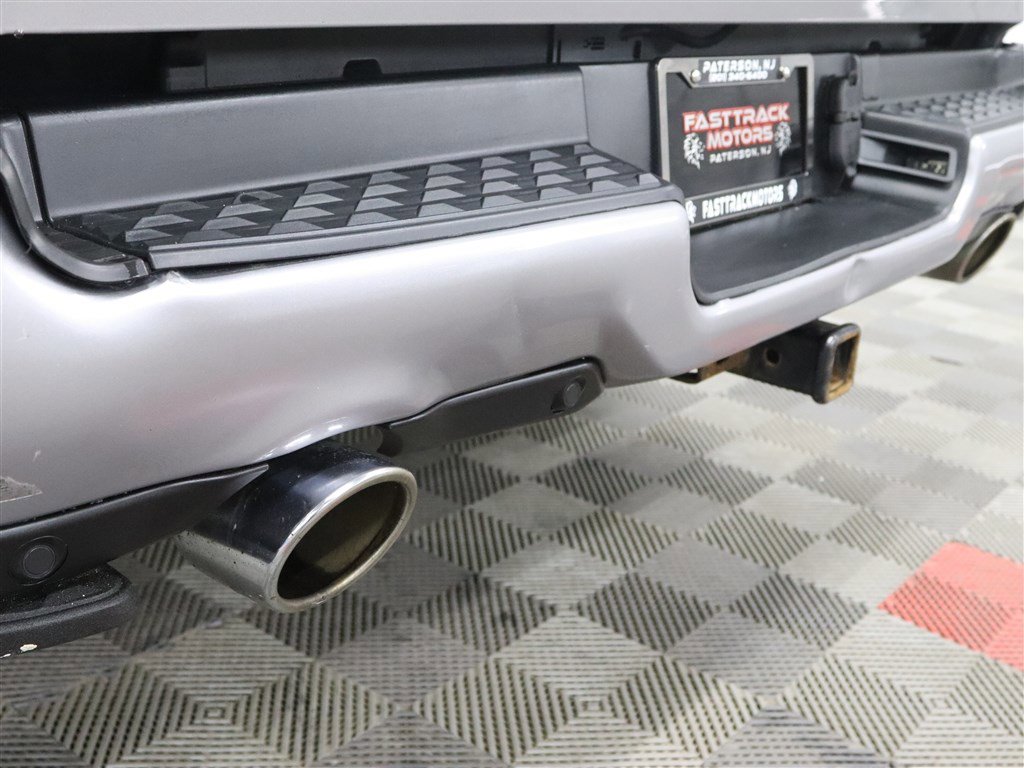 Used 2021 RAM 1500 Laramie AWD/4WD image 10