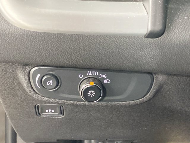 Used 2024 GMC Terrain SLE w/ Driver Convenience Package FWD image 17
