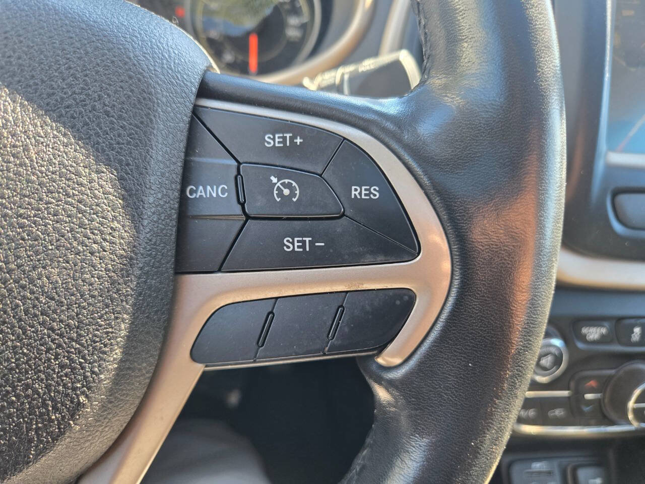 Used 2016 Jeep Cherokee Limited w/ Luxury Group AWD/4WD image 53