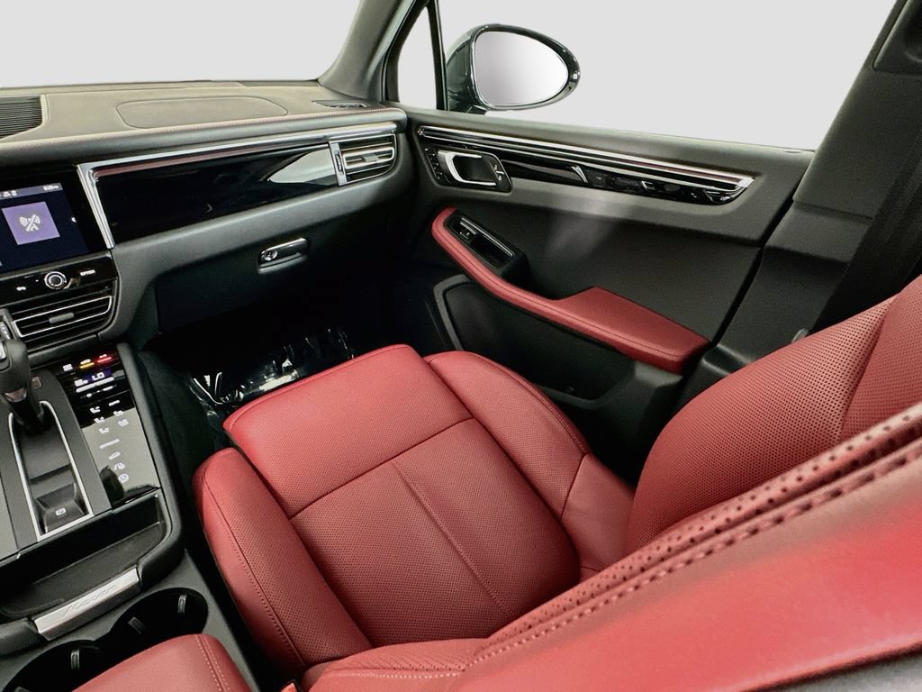 Certified 2026 Porsche Macan AWD/4WD image 27