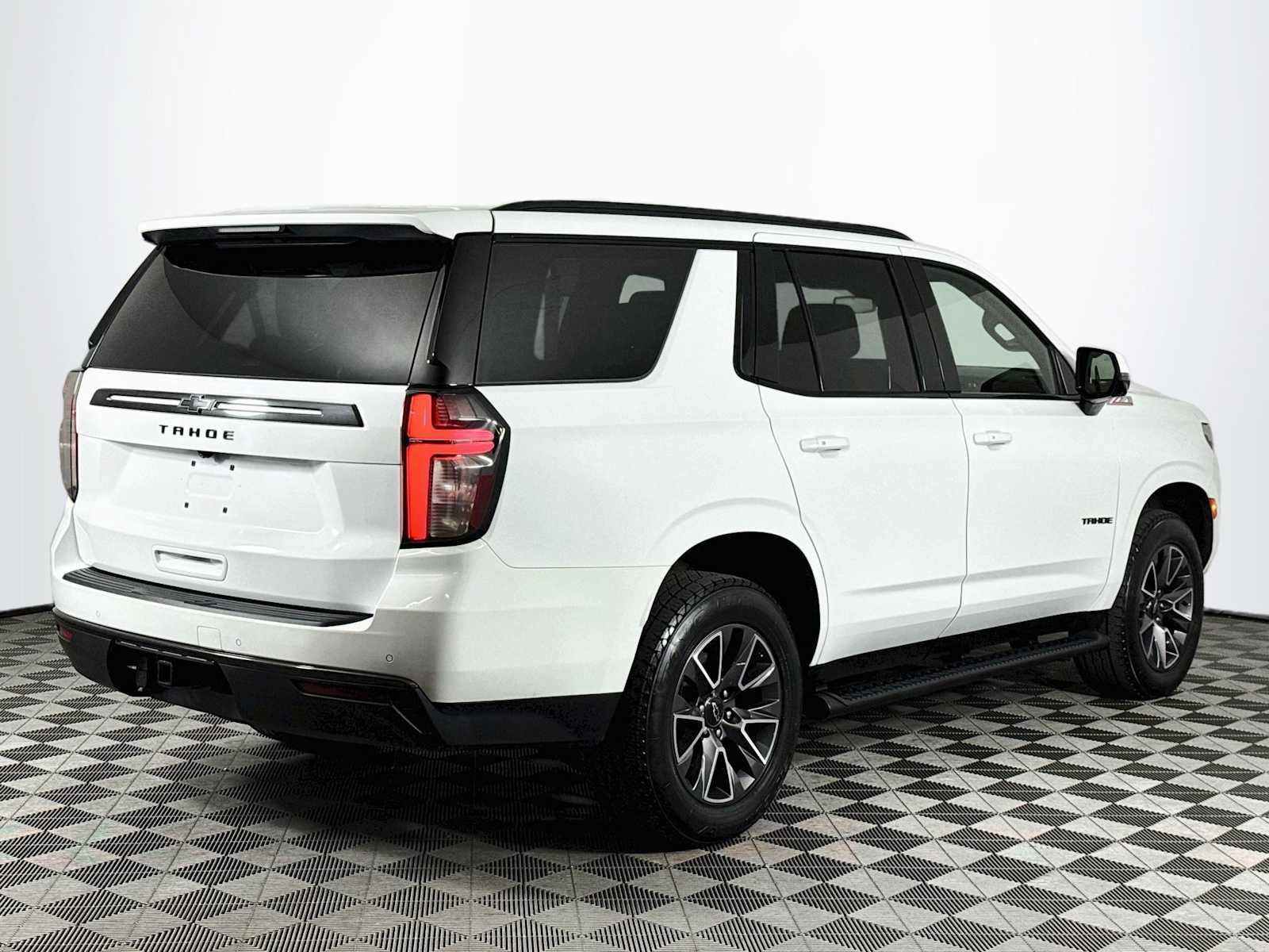 Used 2021 Chevrolet Tahoe Z71 w/ Z71 Signature Package AWD/4WD image 5
