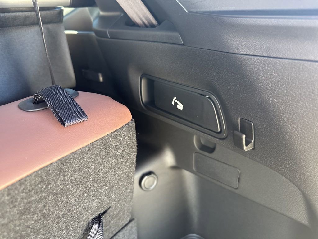 Used 2025 Mitsubishi Outlander SEL image 16