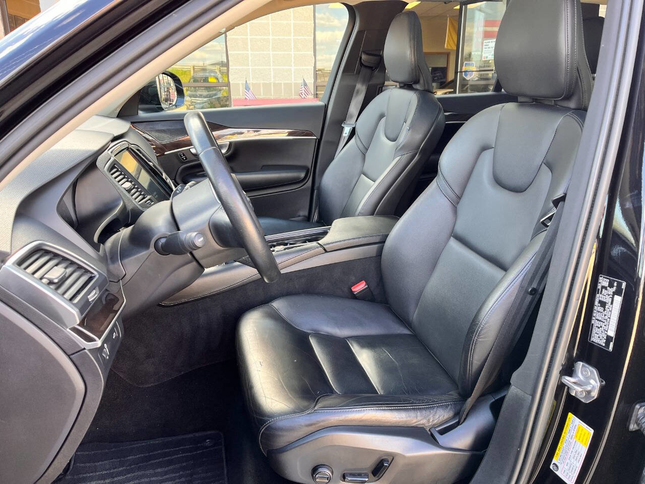 Used 2019 Volvo XC90 T5 Momentum w/ Multimedia Package AWD/4WD image 9