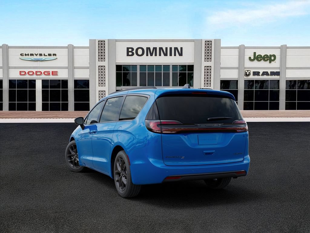 New 2027 Chrysler Pacifica Limited FWD image 3