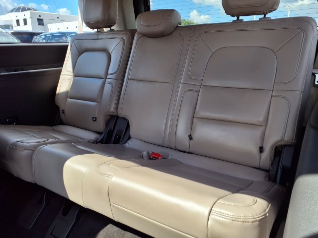 Used 2022 Lincoln Navigator L Reserve AWD/4WD image 6