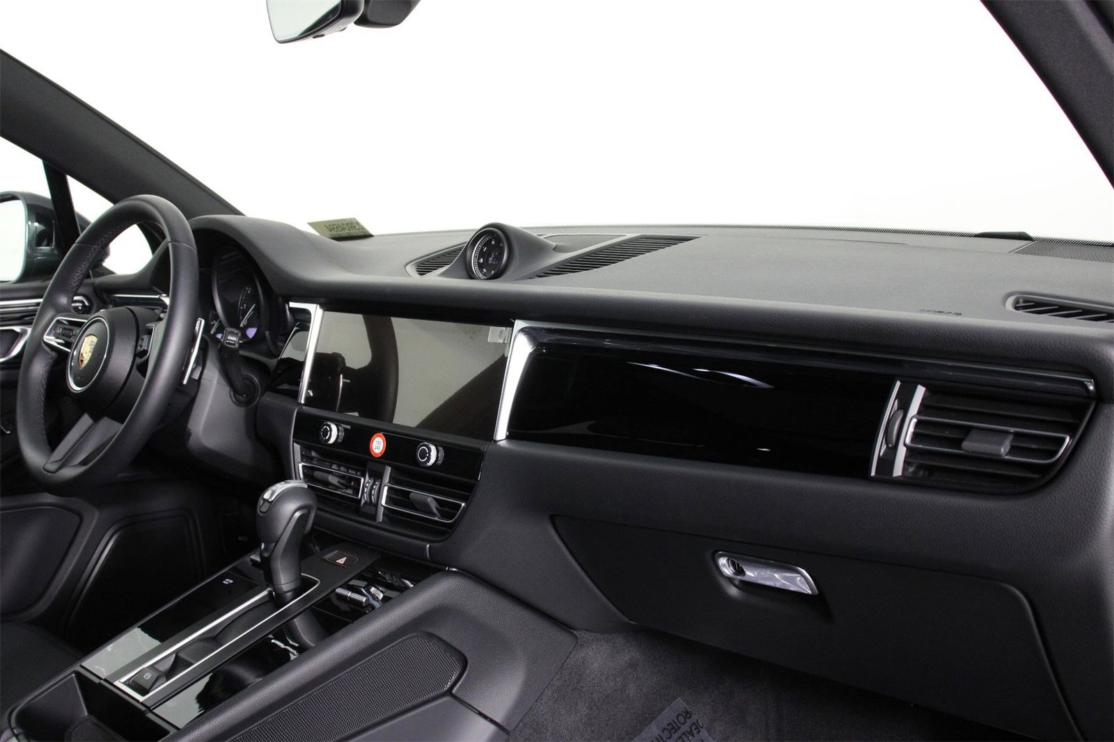 Used 2025 Porsche Macan image 24