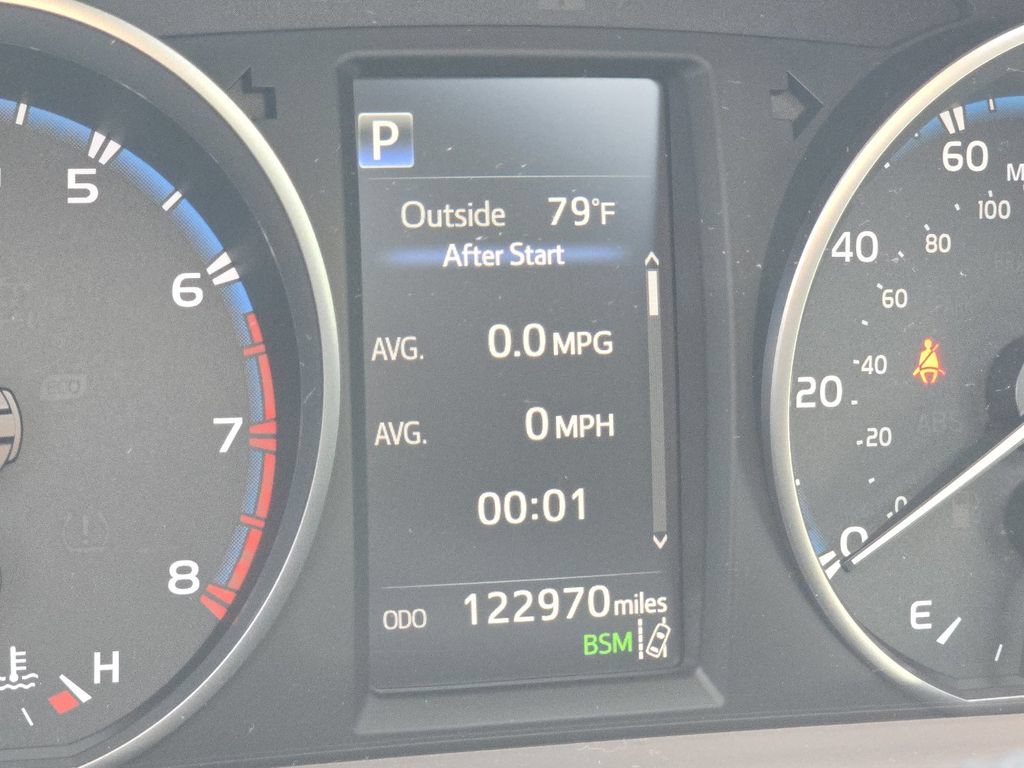 Used 2018 Toyota RAV4 XLE FWD image 25