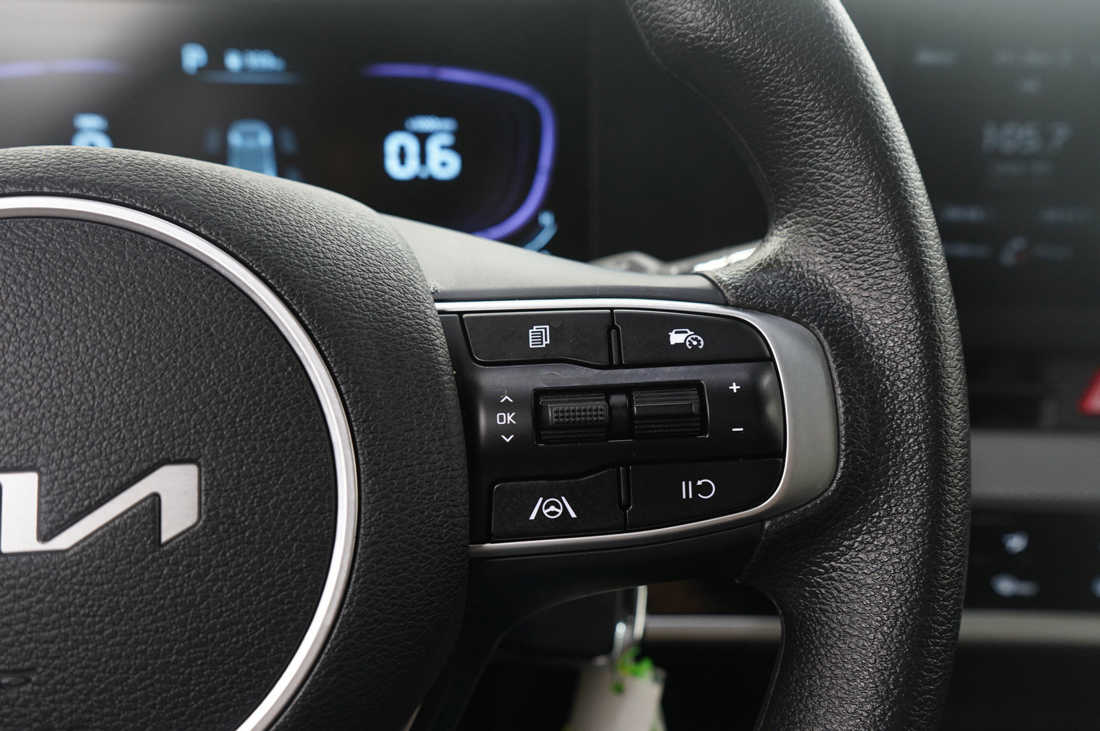 Used 2025 Kia Sportage LX image 25