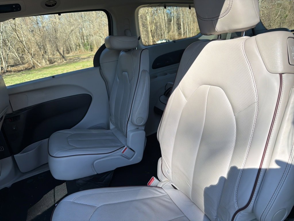 Used 2020 Chrysler Pacifica Limited image 13