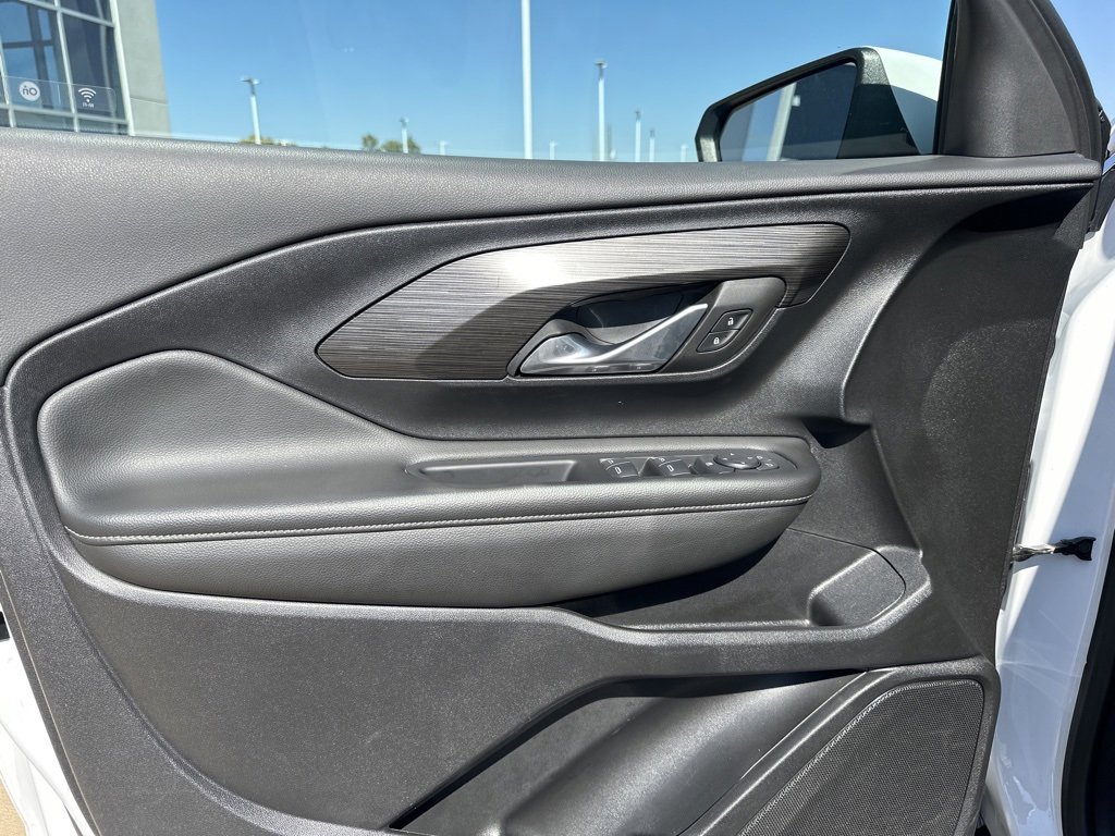 Used 2024 GMC Terrain SLE image 17