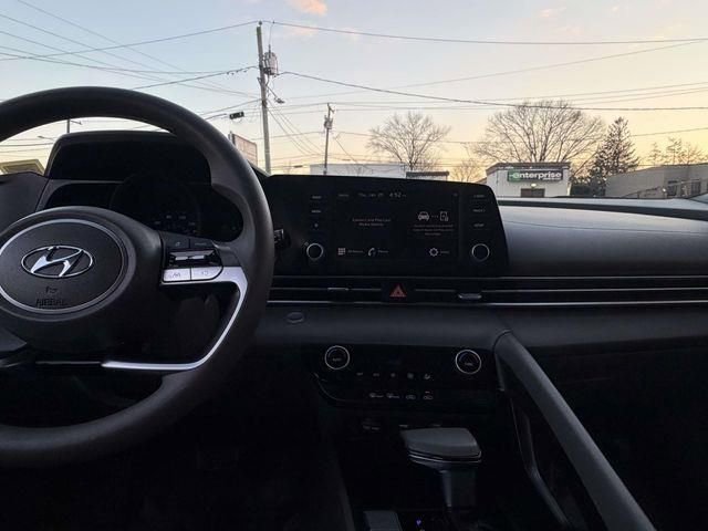 Used 2021 Hyundai Elantra SEL image 19