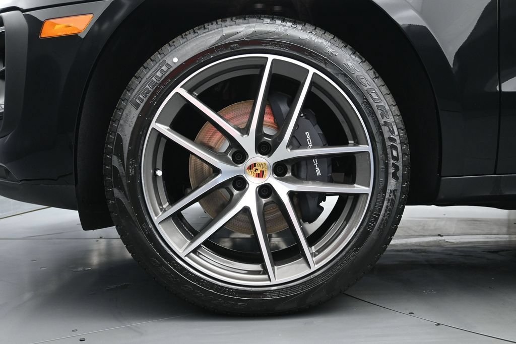New 2026 Porsche Macan AWD/4WD image 8