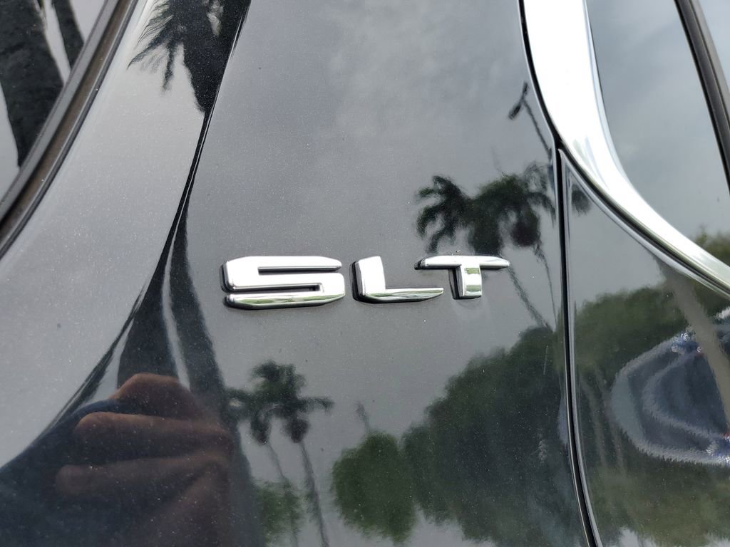 Used 2022 GMC Acadia SLT w/ Preferred Package FWD image 7