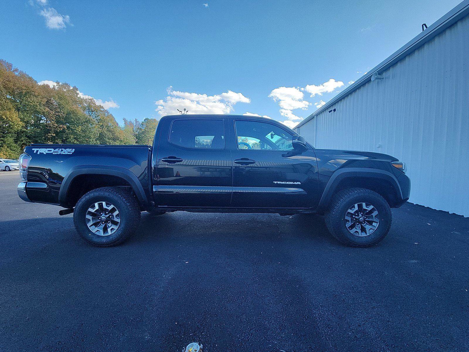 Used 2023 Toyota Tacoma TRD Off-Road image 6