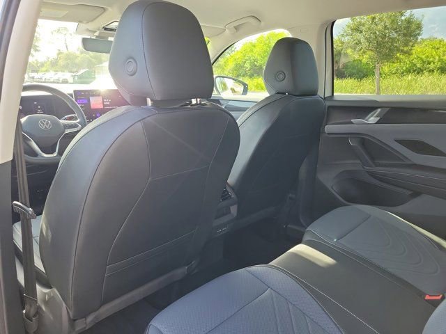 Certified 2025 Volkswagen Tiguan SE FWD image 14