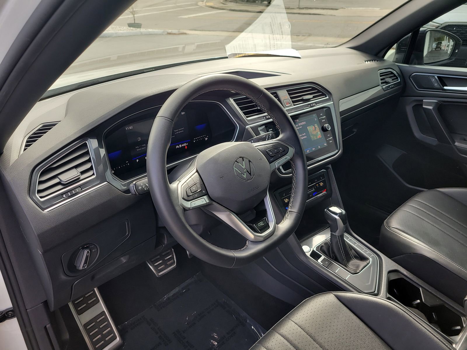 Used 2023 Volkswagen Tiguan SE R-Line image 22