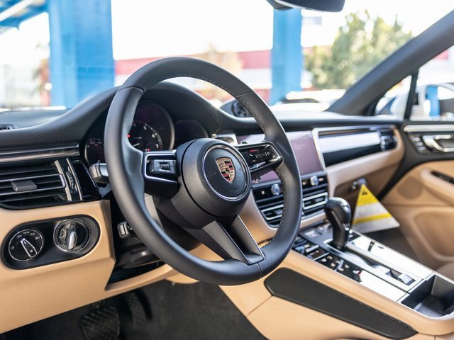 New 2026 Porsche Macan image 4