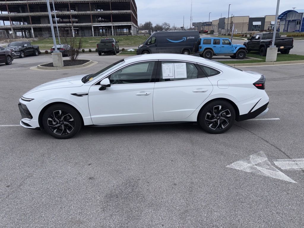 Used 2025 Hyundai Sonata SEL FWD image 2